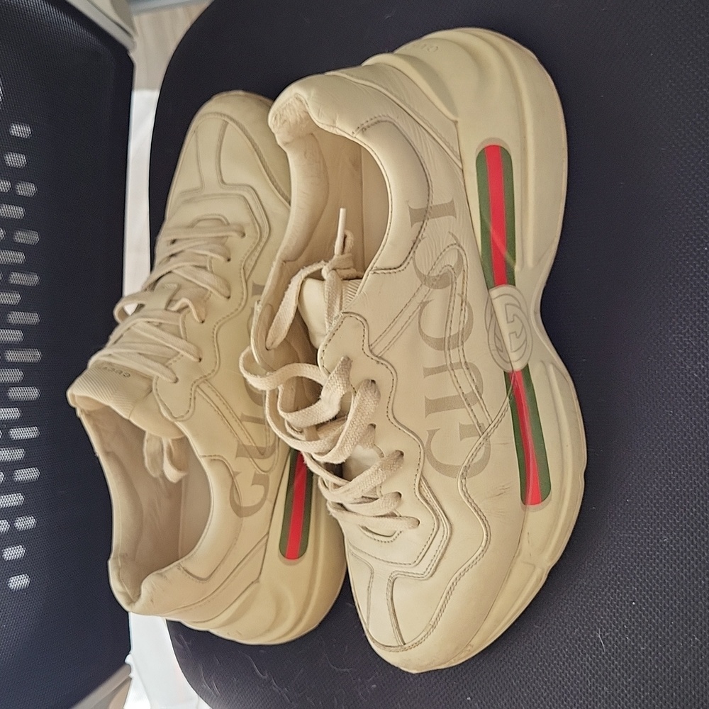 Gucci Beige Leather Sneakers with Red and Green Stripe